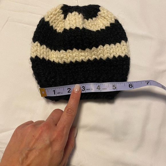 💚 Kids Cream & Black Straight Knit Toque Beanie - 5 inch unstretched - Picture 4 of 4
